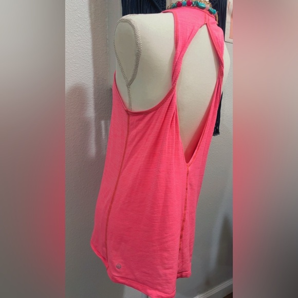 Lululemon Trapeze Twist Tank in 
Heathered Grapefruit - Picture 14 of 15